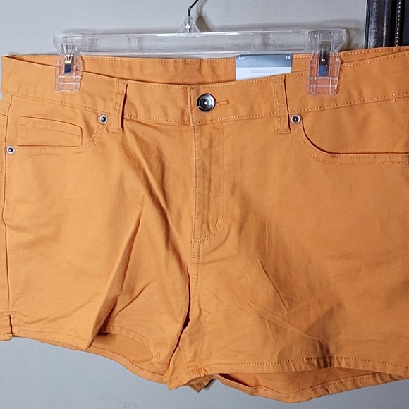 Ladies stretch Low Waist Shorts - Picture 1 of 10
